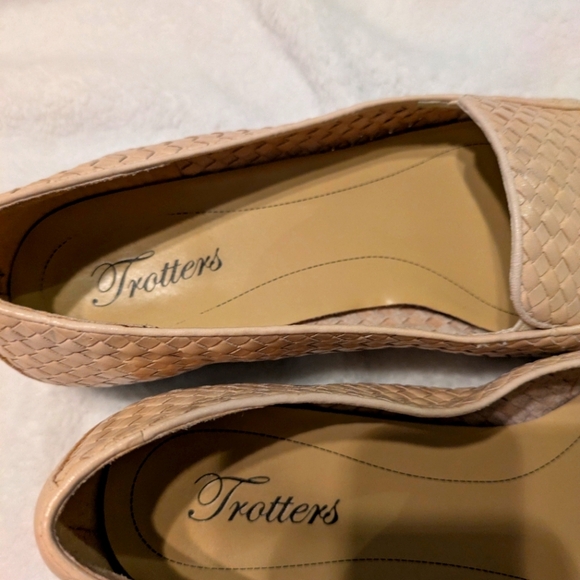 Trotters Leather Loafer Shoes 8.5w light beige - Picture 2 of 13